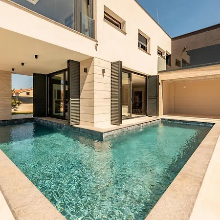 Weiss 1 Villa *
