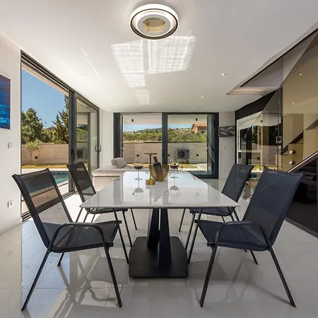 Weiss 1 Villa Vir